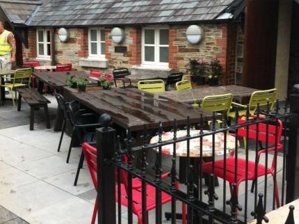 ホテル The Queen'S Head Wetherspoon タヴィストック エクステリア 写真